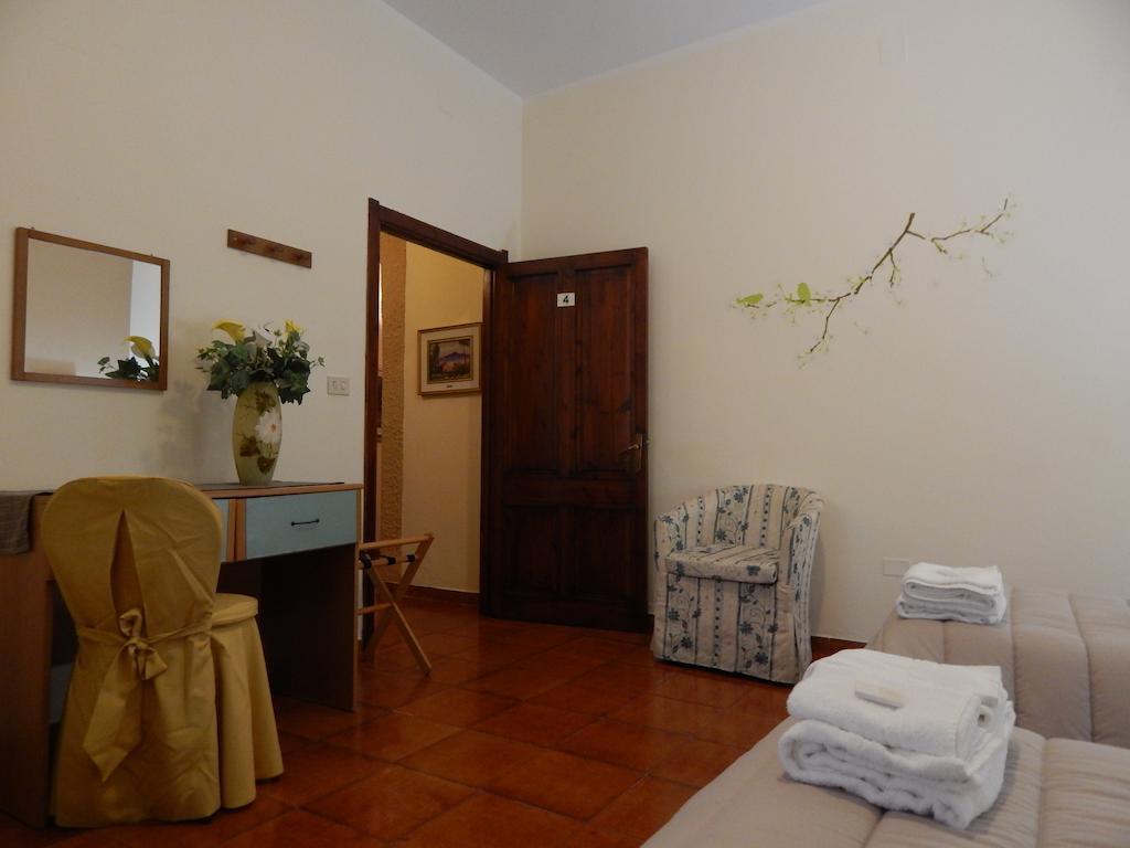 Ottana Hotel Il Platano חדר תמונה
