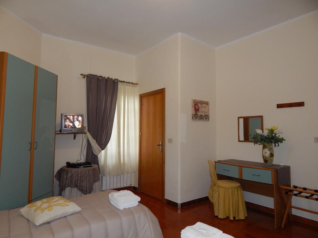 Ottana Hotel Il Platano חדר תמונה